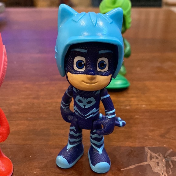 PJ Mask Figures with helmets and one shield - Picture 5 of 9